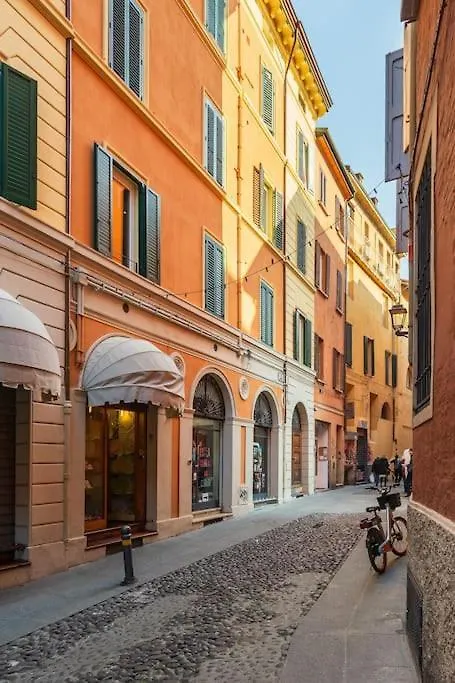 All'Ombra Delle Due Torri Family Apartment Bologna