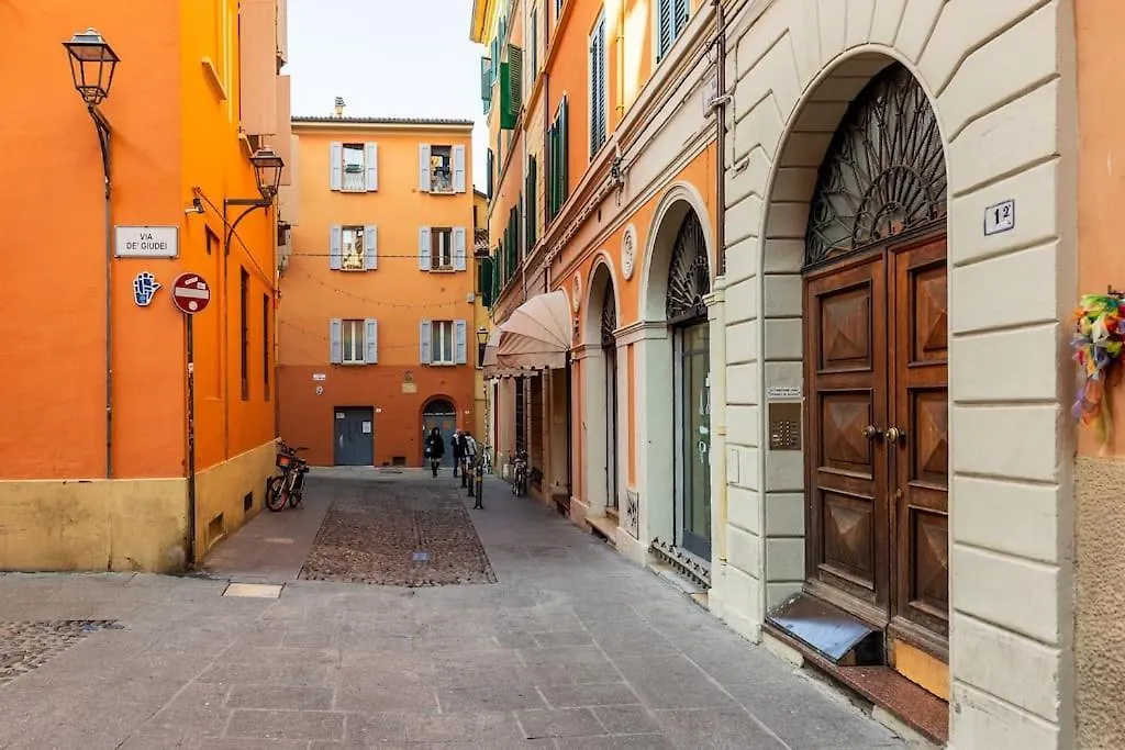 All'Ombra Delle Due Torri Family Apartment Bologna 0*,